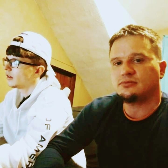 Meet your Posher, Andrew - Picture 2 of 4